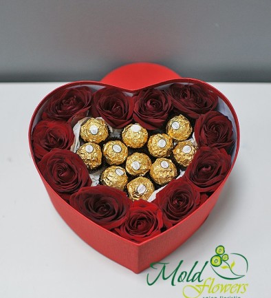 Коробка-сердце с красными розами и Ferrero Rocher №1 Фото 394x433